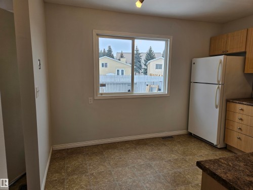 4 18010 98 Avenue, Edmonton, AB - Indoor Photo Showing Kitchen