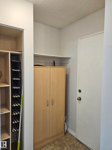 4 18010 98 Avenue, Edmonton, AB - Indoor