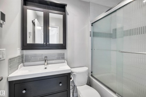 14204 31 Street, Edmonton, AB - Indoor Photo Showing Bathroom