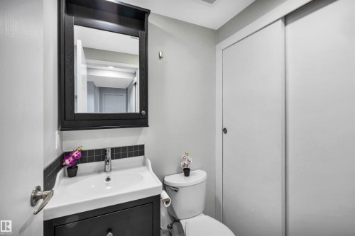 14204 31 Street, Edmonton, AB - Indoor Photo Showing Bathroom