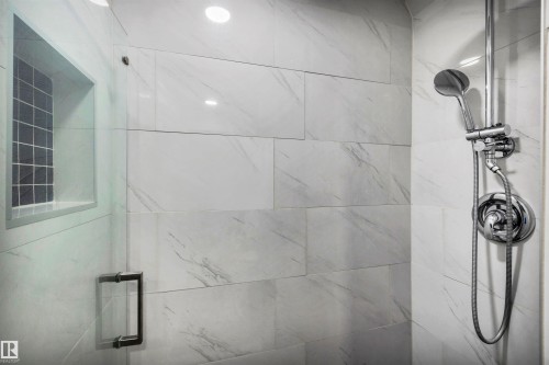 14204 31 Street, Edmonton, AB - Indoor Photo Showing Bathroom