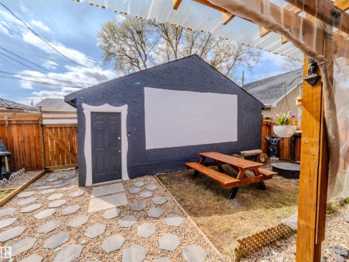 View of outdoor structure with a gate - 5911 119 Avenue, Edmonton, AB - Outdoor