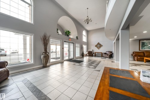 Common area with a high ceiling - 402 7803 Golf Course Road, Stony Plain, AB - Indoor