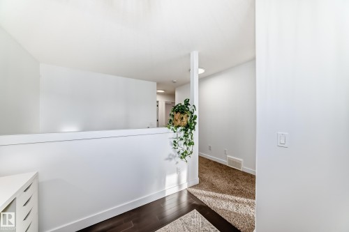 7797 Getty Wynd, Edmonton, AB - Indoor Photo Showing Other Room