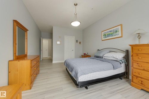 215 1003 Gault Boulevard, Edmonton, AB - Indoor Photo Showing Bedroom
