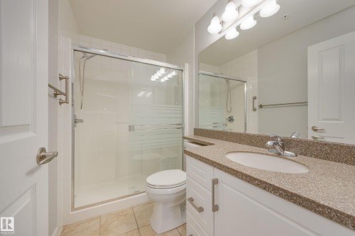 215 1003 Gault Boulevard, Edmonton, AB - Indoor Photo Showing Bathroom