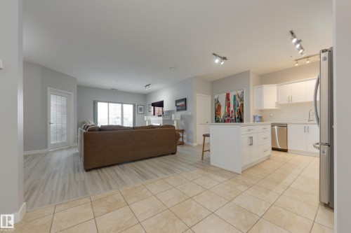 215 1003 Gault Boulevard, Edmonton, AB - Indoor Photo Showing Kitchen