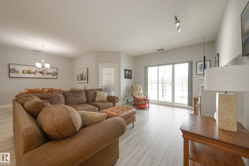 215 1003 Gault Boulevard, Edmonton, AB - Indoor Photo Showing Living Room