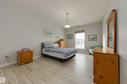 215 1003 Gault Boulevard, Edmonton, AB - Indoor Photo Showing Bedroom