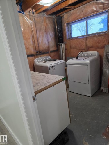 105 1 Aberdeen Way, Stony Plain, AB - Indoor Photo Showing Laundry Room