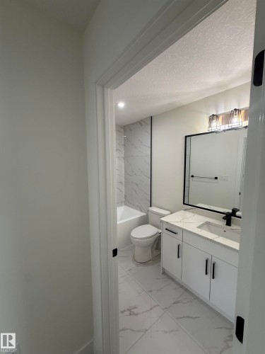 12955 121 Street, Edmonton, AB - Indoor Photo Showing Bathroom