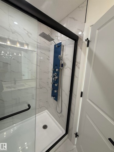 12955 121 Street, Edmonton, AB - Indoor Photo Showing Bathroom