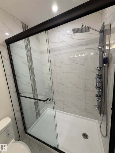 12955 121 Street, Edmonton, AB - Indoor Photo Showing Bathroom