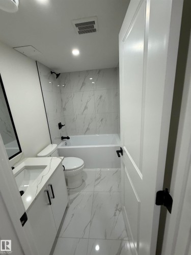12955 121 Street, Edmonton, AB - Indoor Photo Showing Bathroom