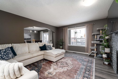 31 Haviland Crescent, St. Albert, AB - Indoor Photo Showing Living Room