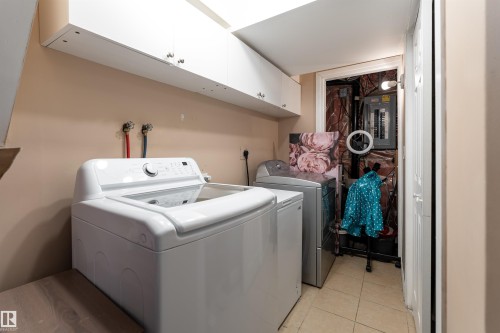 31 Haviland Crescent, St. Albert, AB - Indoor Photo Showing Laundry Room