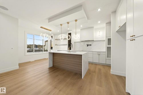 4276 Charles Close, Edmonton, AB - Indoor Photo Showing Kitchen With Upgraded Kitchen