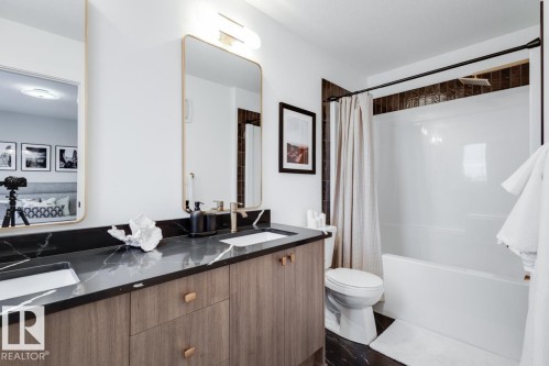 8227 Kiriak Loop, Edmonton, AB - Indoor Photo Showing Bathroom