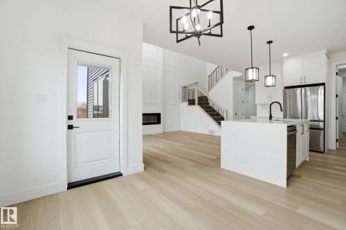 3311 Chernowski Way, Edmonton, AB - Indoor Photo Showing Kitchen With Upgraded Kitchen