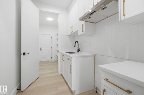 3311 Chernowski Way, Edmonton, AB - Indoor Photo Showing Kitchen