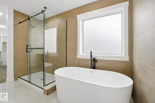 3311 Chernowski Way, Edmonton, AB - Indoor Photo Showing Bathroom