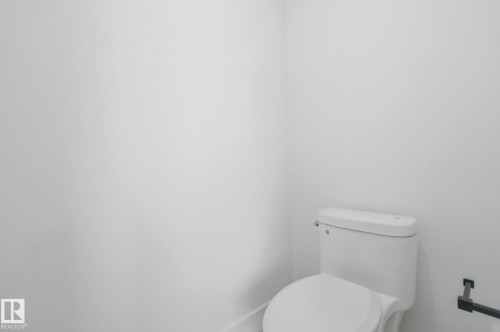 3311 Chernowski Way, Edmonton, AB - Indoor Photo Showing Bathroom