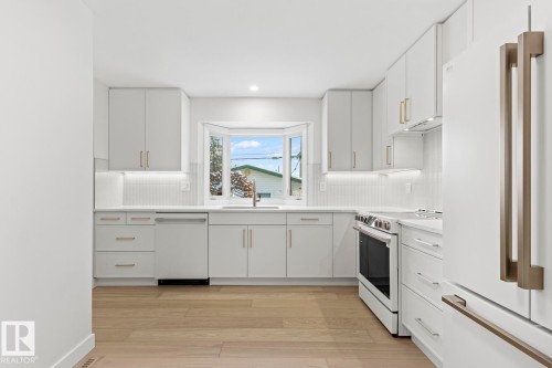 10629 79 Street, Edmonton, AB - Indoor Photo Showing Kitchen With Upgraded Kitchen