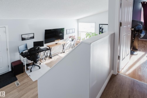 6 Kiniski Crescent, Edmonton, AB - Indoor