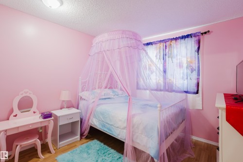 6 Kiniski Crescent, Edmonton, AB - Indoor Photo Showing Bedroom