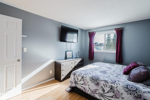 6 Kiniski Crescent, Edmonton, AB - Indoor Photo Showing Bedroom