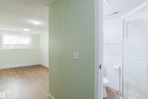 6 Kiniski Crescent, Edmonton, AB - Indoor