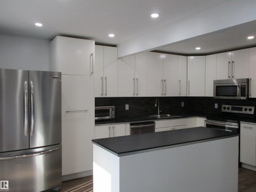 16520 115 Street, Edmonton, AB - Indoor Photo Showing Kitchen With Upgraded Kitchen