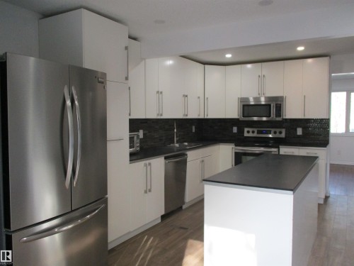 16520 115 Street, Edmonton, AB - Indoor Photo Showing Kitchen With Upgraded Kitchen