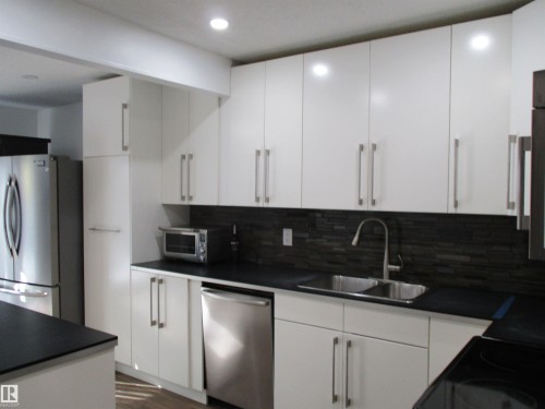 16520 115 Street, Edmonton, AB - Indoor Photo Showing Kitchen With Double Sink