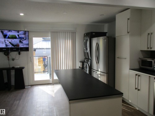 16520 115 Street, Edmonton, AB - Indoor Photo Showing Kitchen