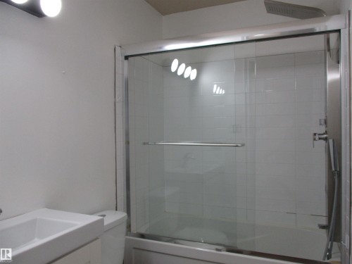 16520 115 Street, Edmonton, AB - Indoor Photo Showing Bathroom