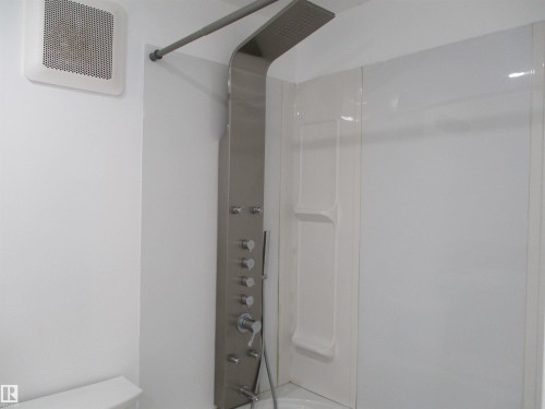 16520 115 Street, Edmonton, AB - Indoor Photo Showing Bathroom