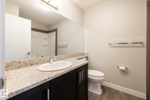 127 2560 Pegasus Boulevard, Edmonton, AB - Indoor Photo Showing Bathroom