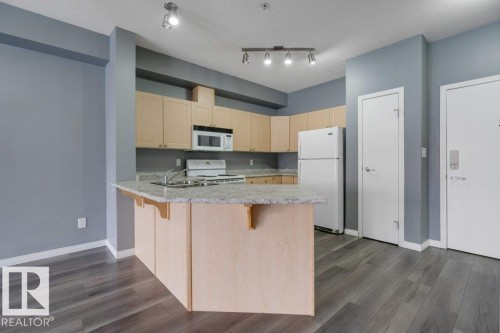 126 4304 139 Avenue, Edmonton, AB - Indoor Photo Showing Kitchen
