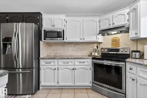 158 Wolf Ridge Place, Edmonton, AB - Indoor Photo Showing Kitchen