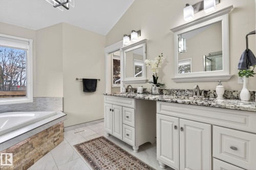 158 Wolf Ridge Place, Edmonton, AB - Indoor Photo Showing Bathroom