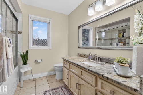 158 Wolf Ridge Place, Edmonton, AB - Indoor Photo Showing Bathroom