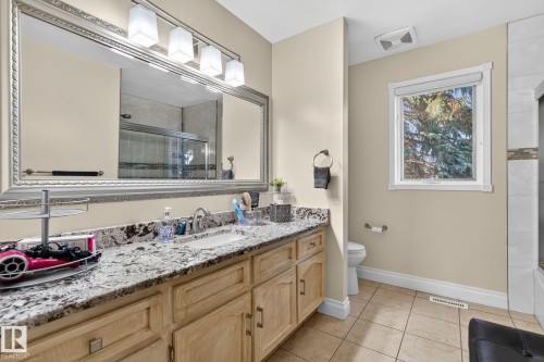 158 Wolf Ridge Place, Edmonton, AB - Indoor Photo Showing Bathroom