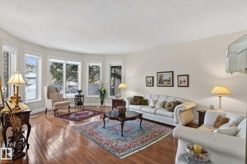 158 Wolf Ridge Place, Edmonton, AB - Indoor Photo Showing Living Room
