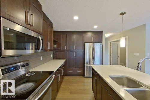 2342 Wonnacott Crescent, Edmonton, AB - Indoor Photo Showing Kitchen With Upgraded Kitchen