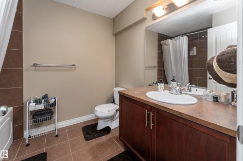 3514 Goodridge Bay, Edmonton, AB - Indoor Photo Showing Bathroom