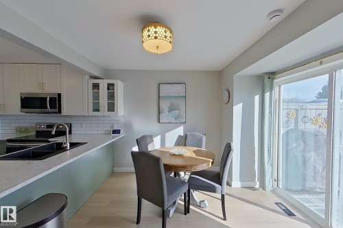Dining area featuring light wood-style floors and baseboards - 121 1 Aberdeen Way, Stony Plain, AB - Indoor