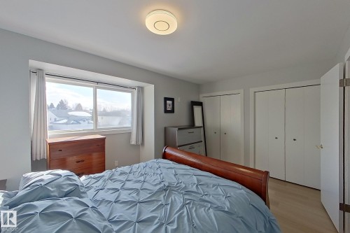 Bedroom with multiple closets and light wood-style flooring - 121 1 Aberdeen Way, Stony Plain, AB - Indoor Photo Showing Bedroom