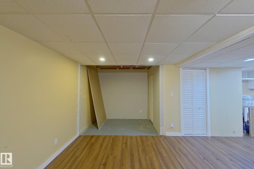 Finished basement with a drop ceiling, light wood-type flooring, and recessed lighting - 121 1 Aberdeen Way, Stony Plain, AB - Indoor Photo Showing Basement