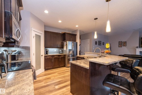 16728 60 Street, Edmonton, AB - Indoor Photo Showing Kitchen With Upgraded Kitchen